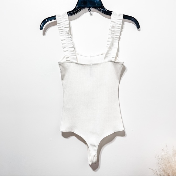 Jolie Ruffle Strap Ribbed Bodysuit Size M in White - Picture 7 of 12
